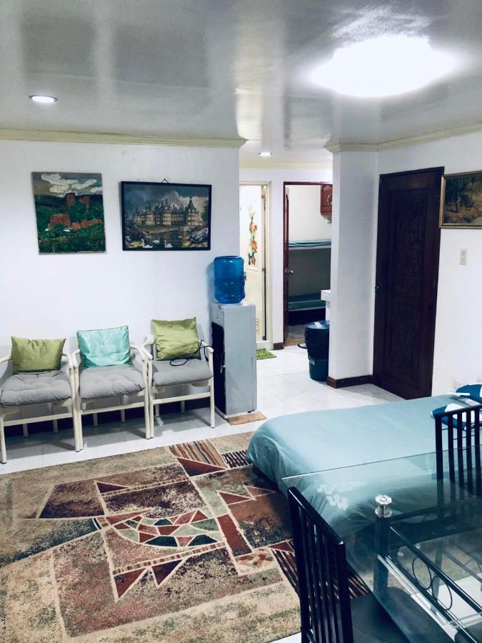Ferienwohnung The Mansion - Backpackers Near Airport Manila Exterior foto