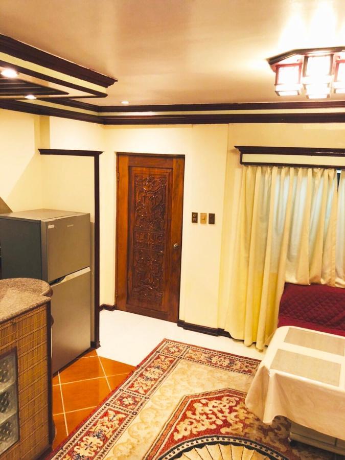 Ferienwohnung The Mansion - Backpackers Near Airport Manila Exterior foto