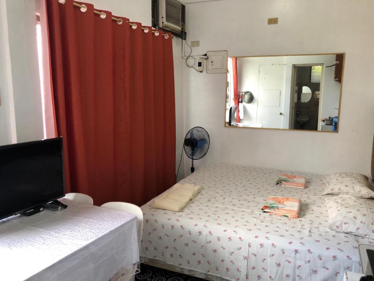 Ferienwohnung The Mansion - Backpackers Near Airport Manila Exterior foto