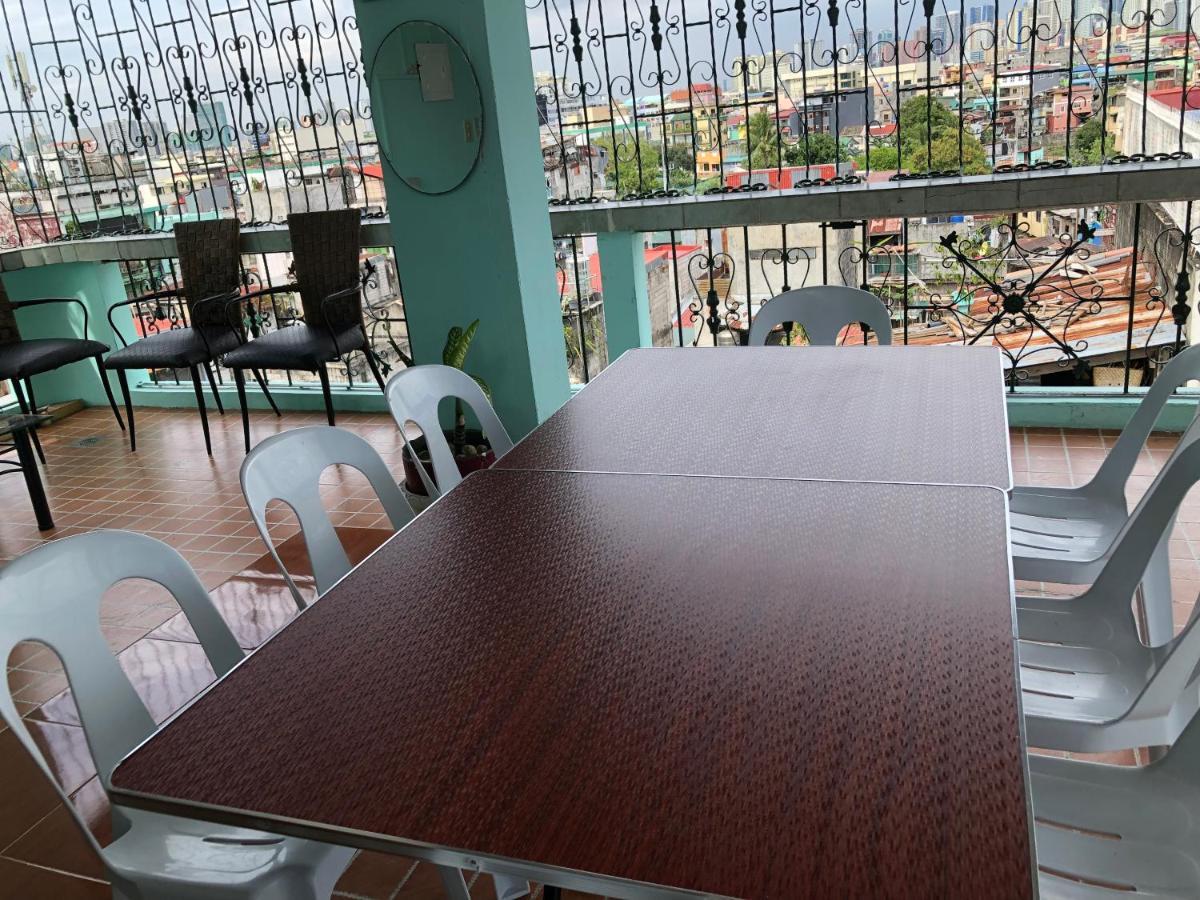 Ferienwohnung The Mansion - Backpackers Near Airport Manila Exterior foto