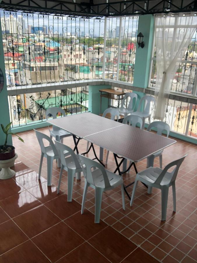Ferienwohnung The Mansion - Backpackers Near Airport Manila Exterior foto