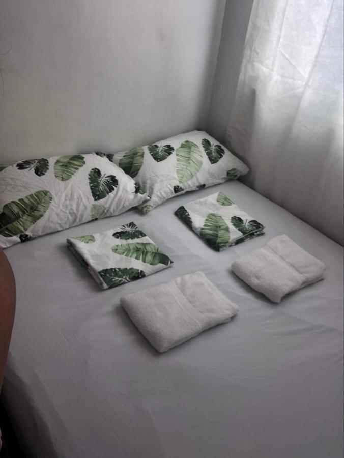 Ferienwohnung The Mansion - Backpackers Near Airport Manila Exterior foto
