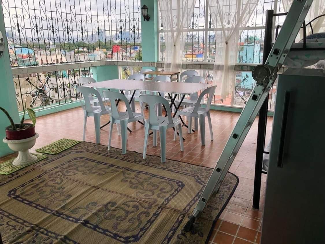 Ferienwohnung The Mansion - Backpackers Near Airport Manila Exterior foto