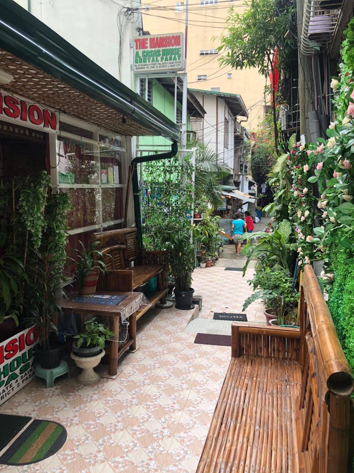 Ferienwohnung The Mansion - Backpackers Near Airport Manila Exterior foto